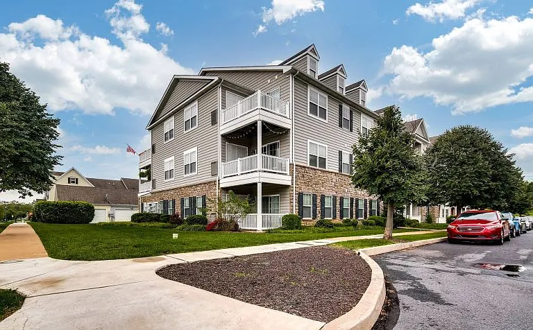outside-view-the-villas-at-castleton
