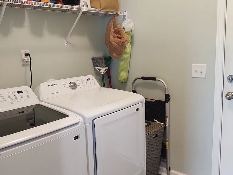 1404 Kinsley Ct NE — Photo 15