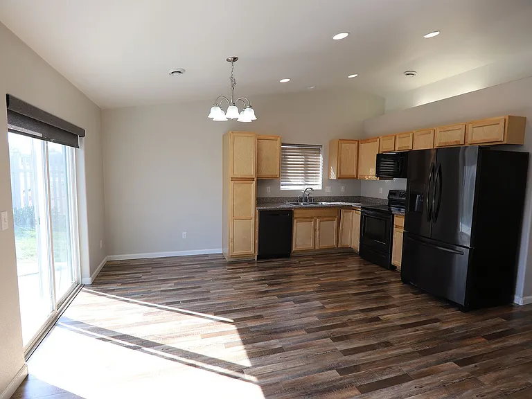 810 Pinyon Pl — Photo 12