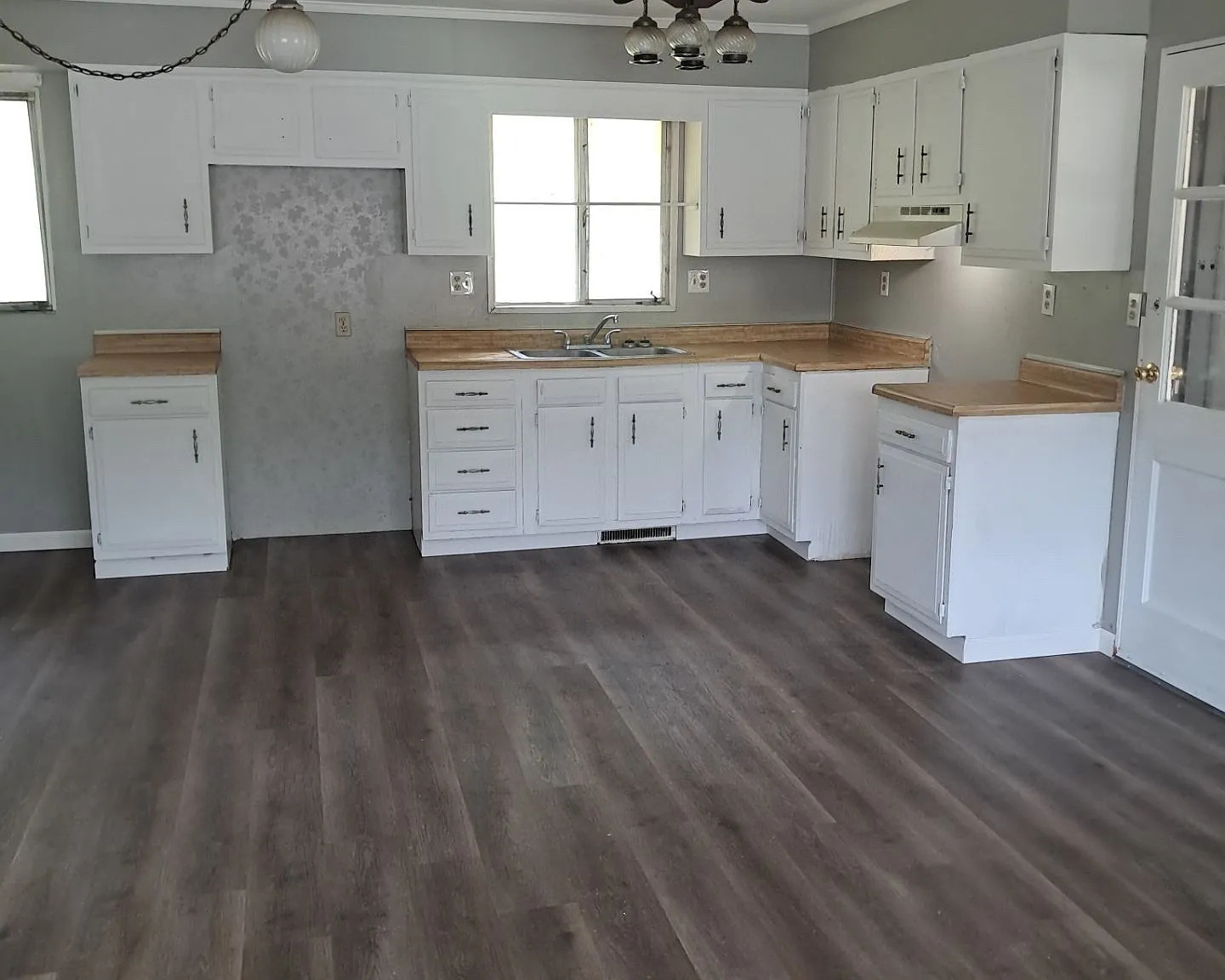 3 bed, 864 sqft, $885 — Photo 2