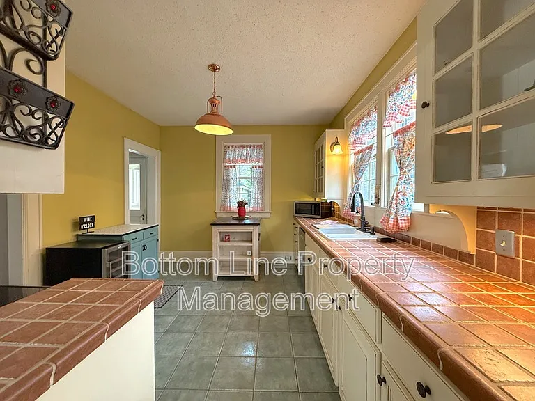 613 S York St — Photo 8