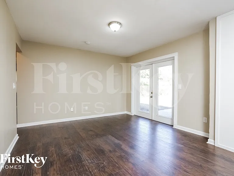 240 Donegal Ave — Photo 4