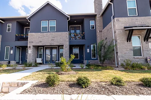 2501 Simond Ave #D Photo 1