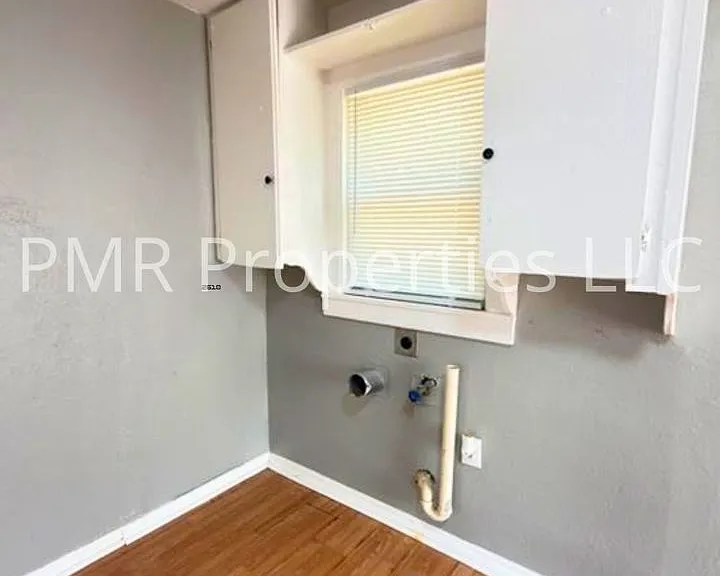 209 NW 6th St — Photo 10