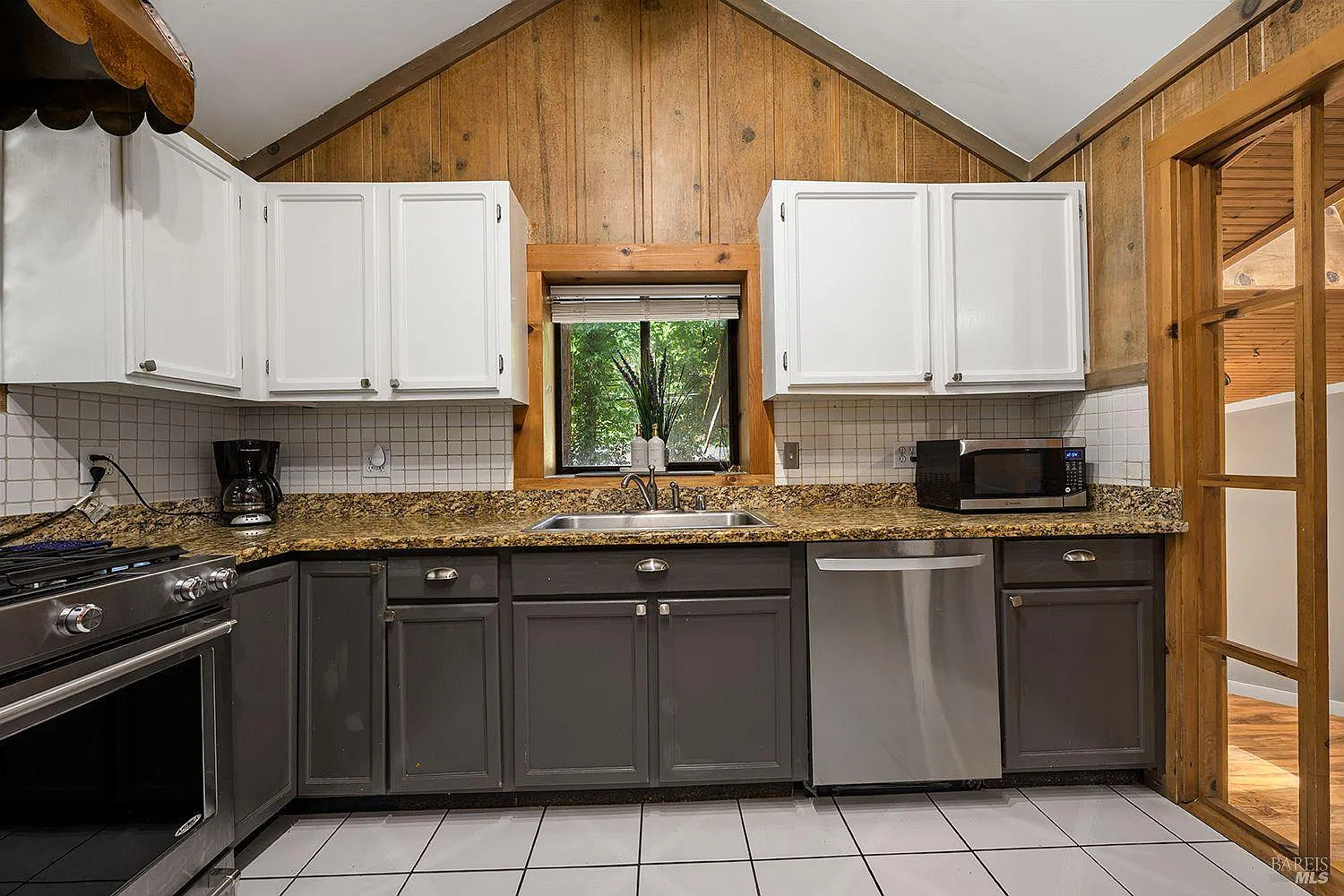 17350 Riverside Drive - Photo 9