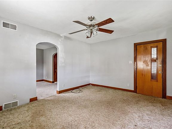 4th image of 1040-1044 Dennis Ave