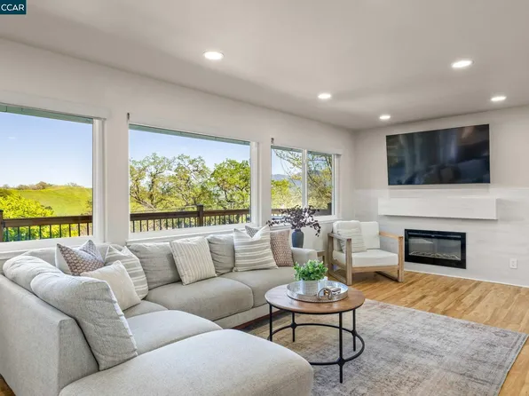 100 Hillcroft Way, Walnut Creek, CA 94597