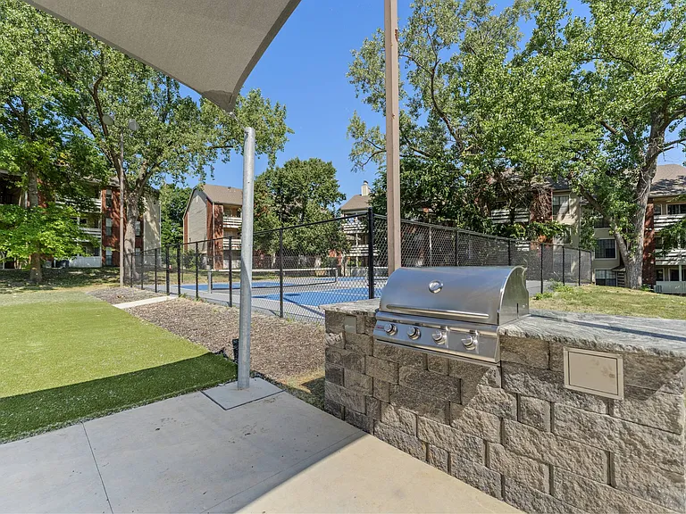 Silverwood Apartments — Photo 43