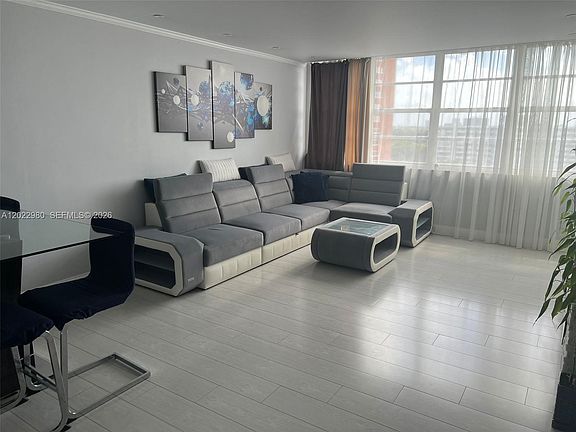 3rd image of 1301 Miami Gardens Dr #1013W