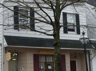 372 Farnsworth Ave APT 2B, Bordentown, NJ 08505