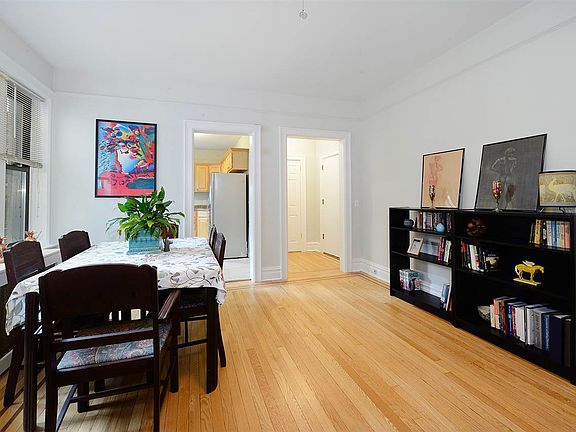 5th image of 36 Duncan Ave #605