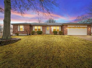 9910 Canterleigh Dr, Saint Louis, MO 63123