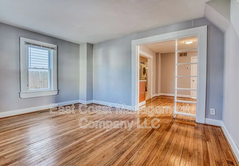 214 Center St — Photo 13