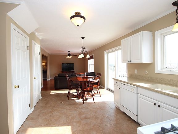 5th image of 394 Highfield Dr