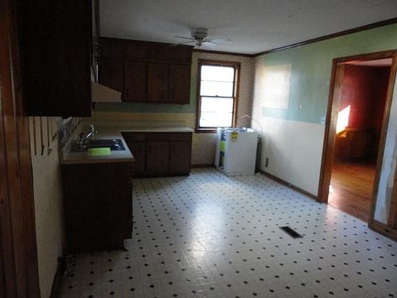 4th image of 640 Spencer Ave