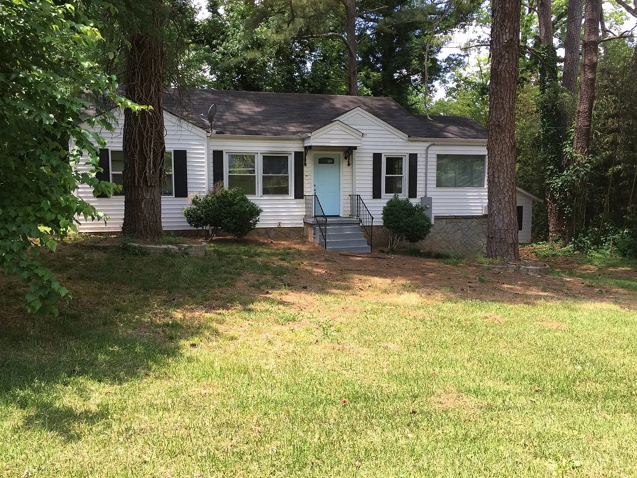 3 bed, 1200 sqft, $1,600 — Photo 1