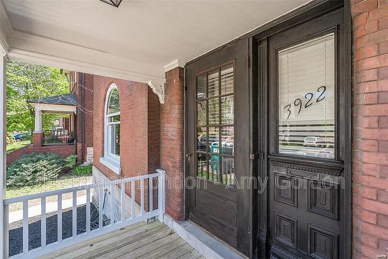 5 bed, 3.0 bath, 2524 sqft, $3,450 — Photo 2