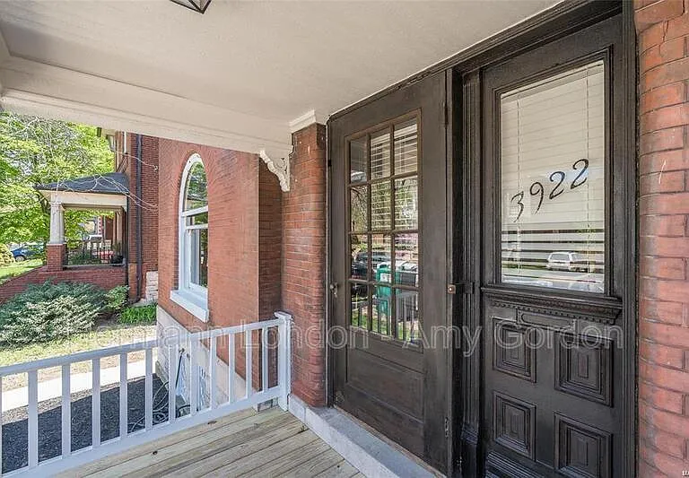 3922 Castleman Ave — Photo 2