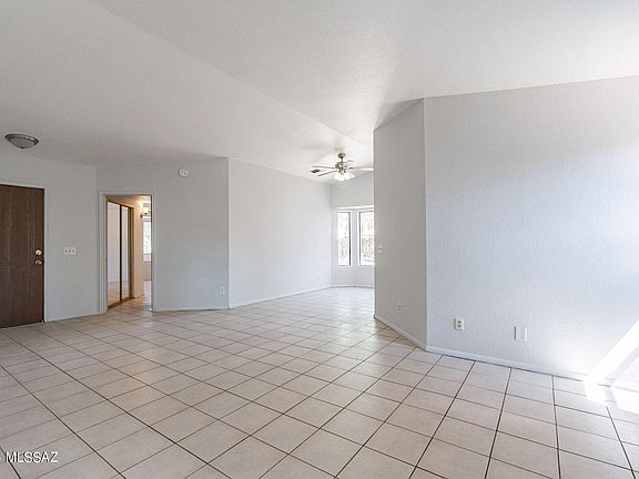 5th image of 2651 W Bensbrook Pl