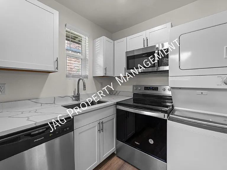 1078 Day Ave — Photo 5