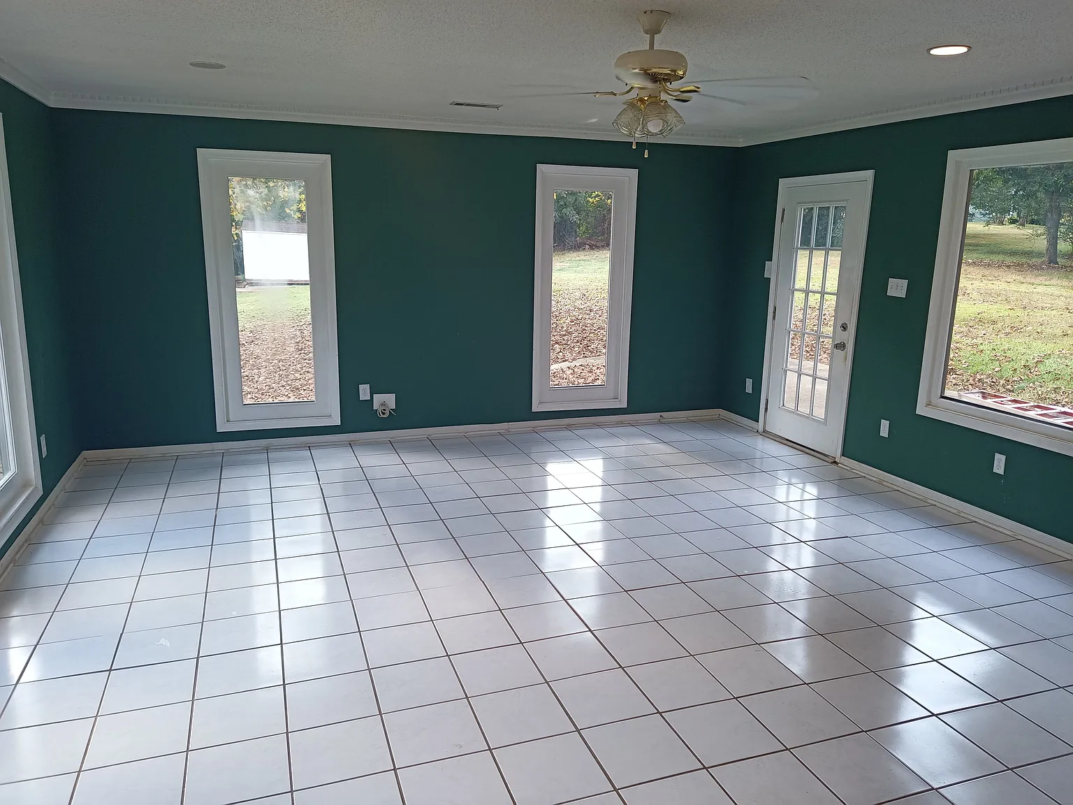 3 bed, 2105 sqft, $1,600 — Photo 3