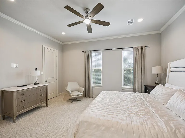 2048 Fannin Sta S — Photo 22