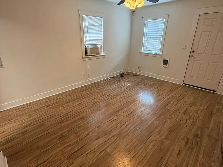 318 Washington St SW — Photo 15