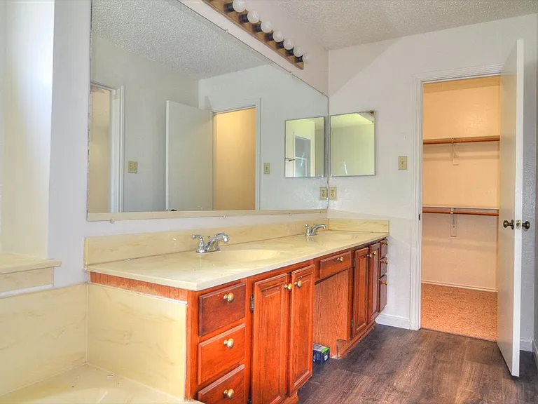 8901 Greentree Dr — Photo 9
