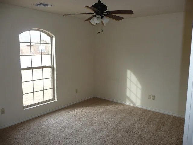 621 NW Granite Ave — Photo 4