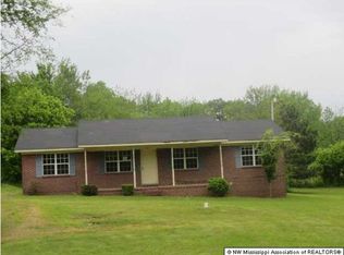 70 Beverly Ln, Holly Springs, MS 38635