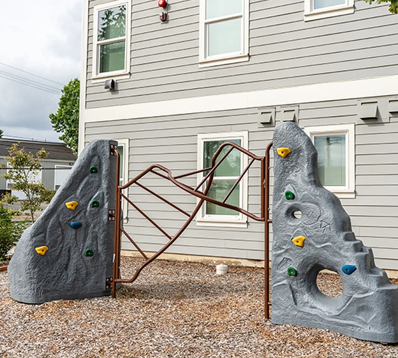 Hillside Apartments — Photo 4