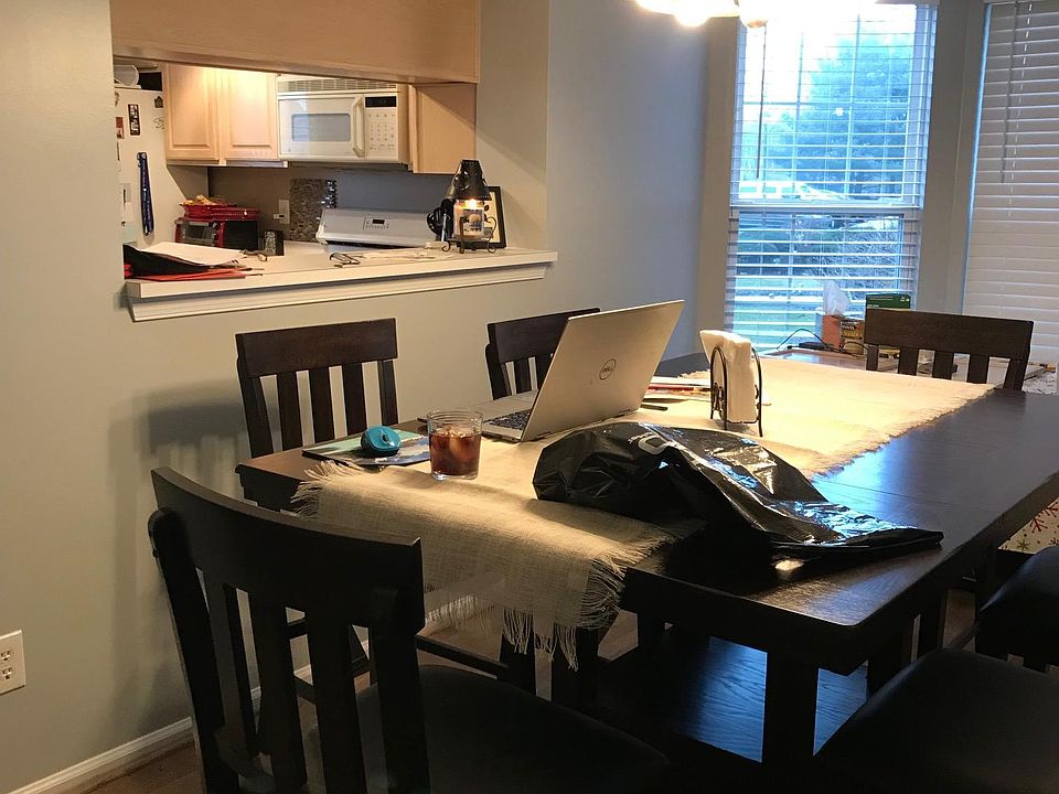 dinning room has a bay window with three windows, new faux white wood blinds will stay. floor is hardwood