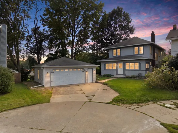 9 Hale Ct, Normal, IL 61761