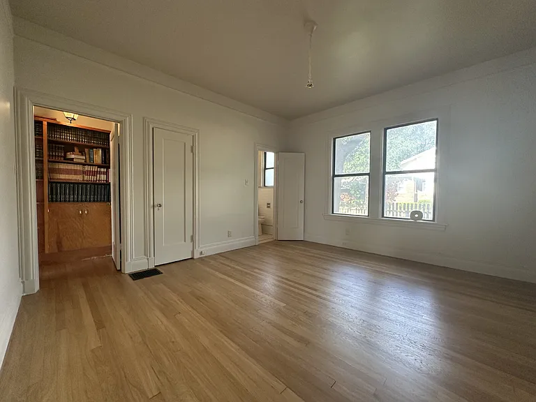 1902 Broadway St — Photo 17