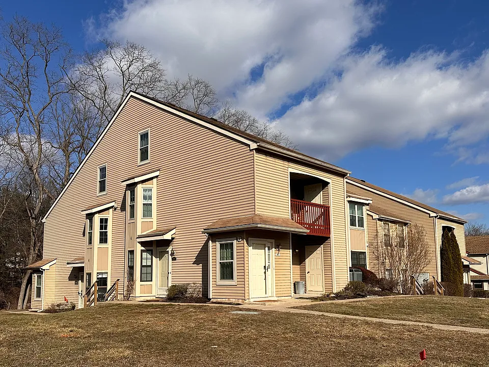 16012 Clark Ct