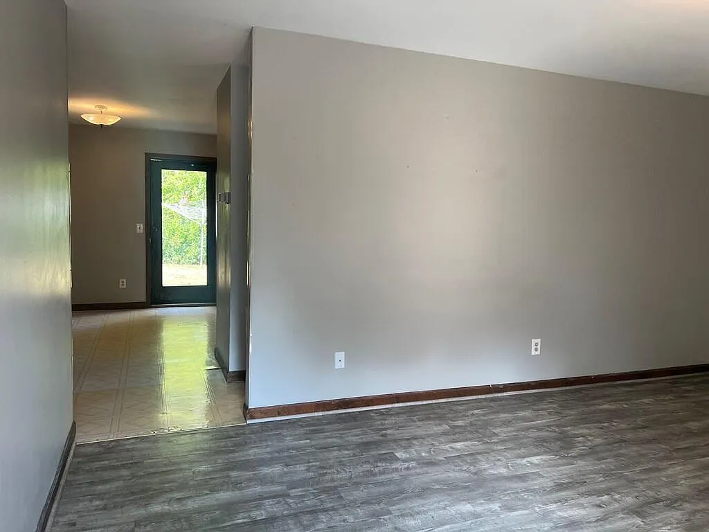 2 bed, 885 sqft, $1,100 — Photo 4
