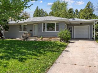 460 Hilltop Rd, Marion, IA 52302