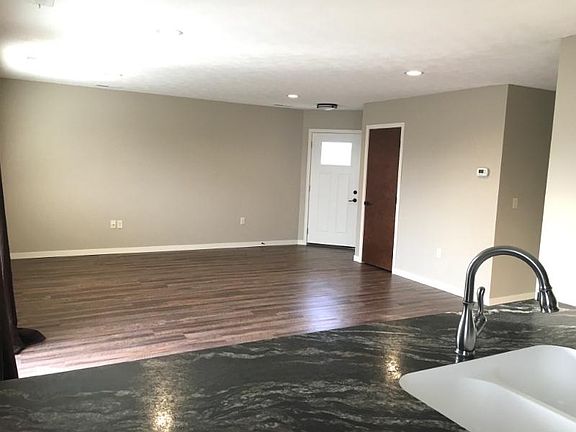 4th image of 3005 Zenith Ave #B