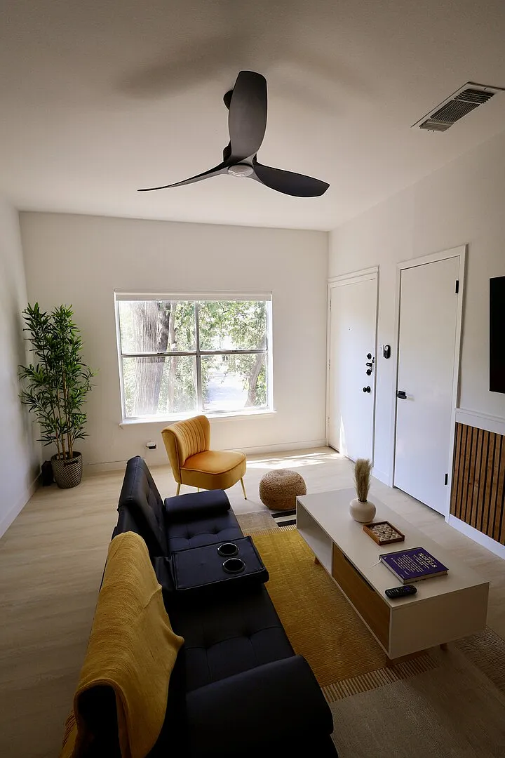 Apartment in San Antonio's River Road Neighborhood — Photo 3