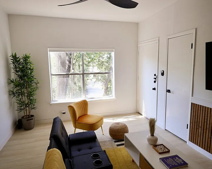 E Woodlawn Ave — Photo 3