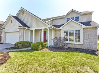 1935 Falconview Pl E, Fort Wayne, IN 46818