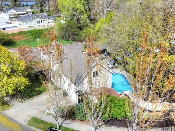 1301 E 19th St, The Dalles, OR 97058