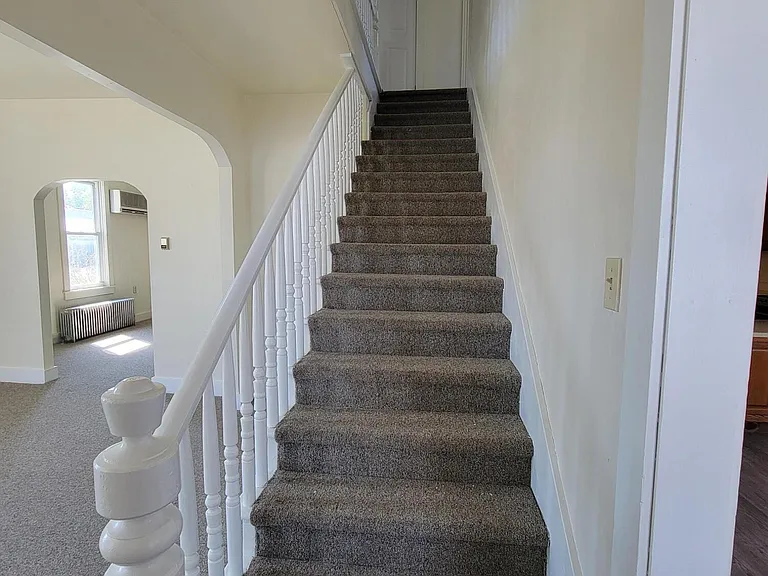 995 Center Ave — Photo 17
