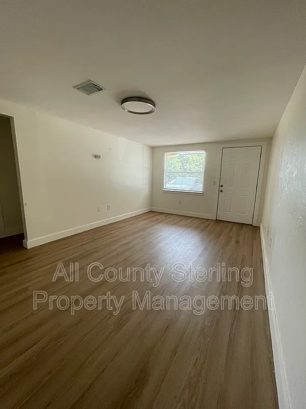 2 bed, 1.0 bath, 716 sqft, $895 — Photo 3