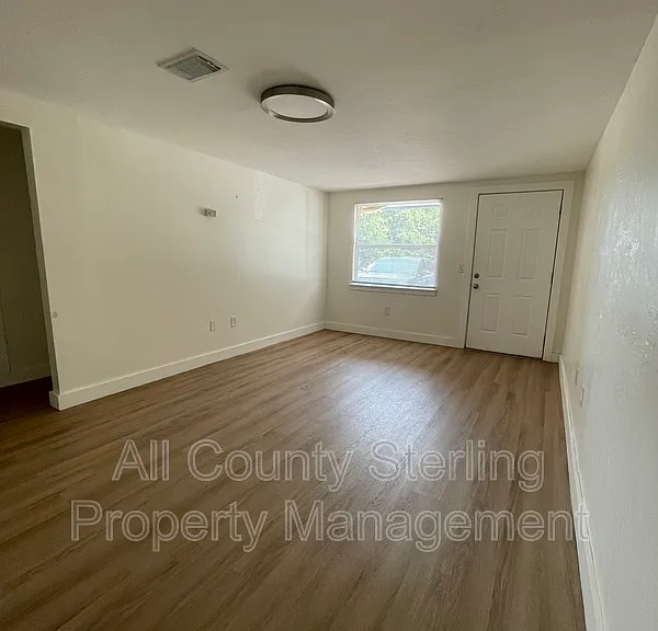 201 SE Beech St #104 — Photo 3