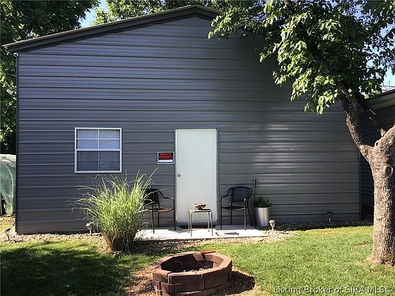 3rd image of 121 N Marshall Avenue