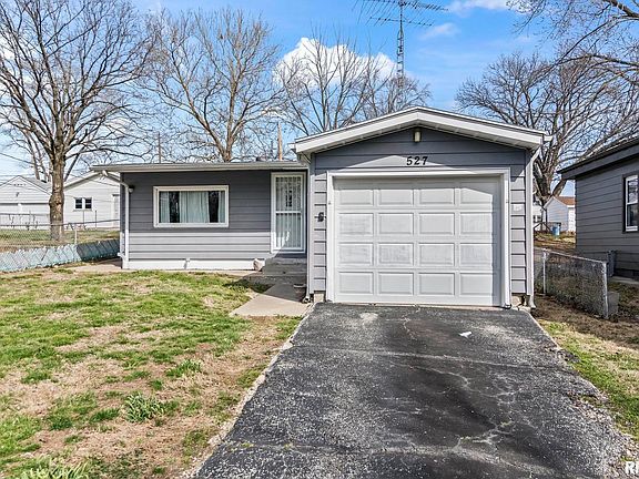 2nd image of 527 Wood Ave