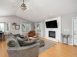 1278 Valleyview Rd N, Chaska, MN 55318