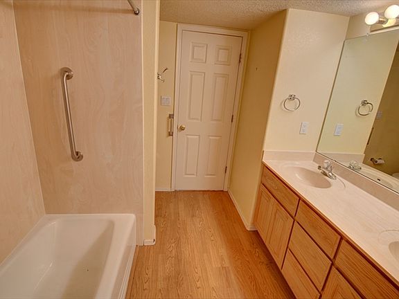 5th image of 10028 Del Chaparral Ct NE