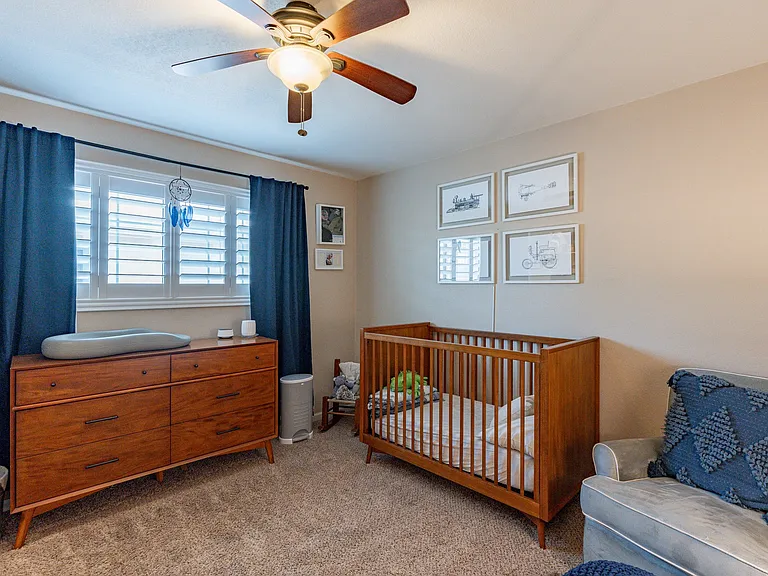 564 N Evergreen St — Photo 10